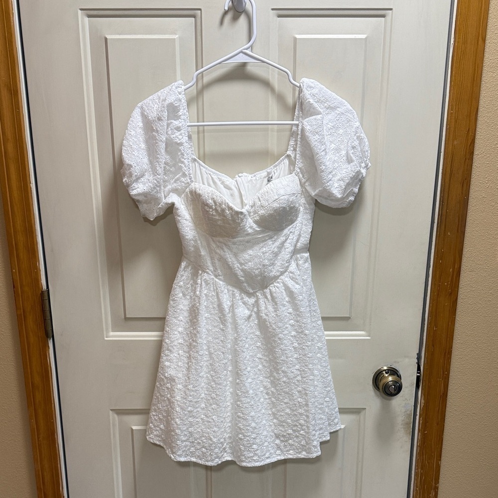 Elegant White Lace Eyelet Puff Sleeve  Mini Dress size 2
